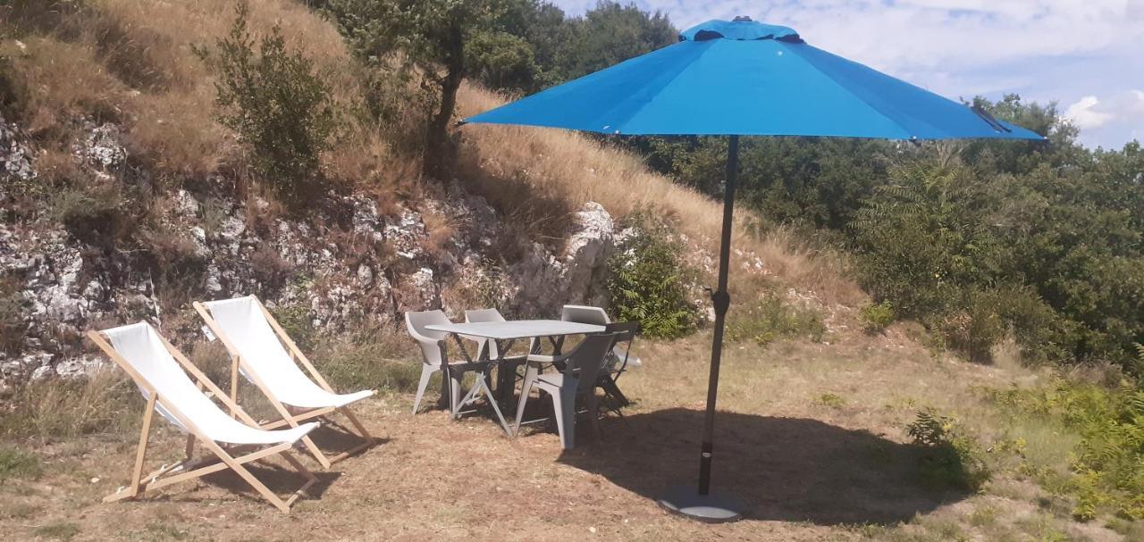 Gites La Ferme Accrochee A La Colline Lagorce  Exterior photo