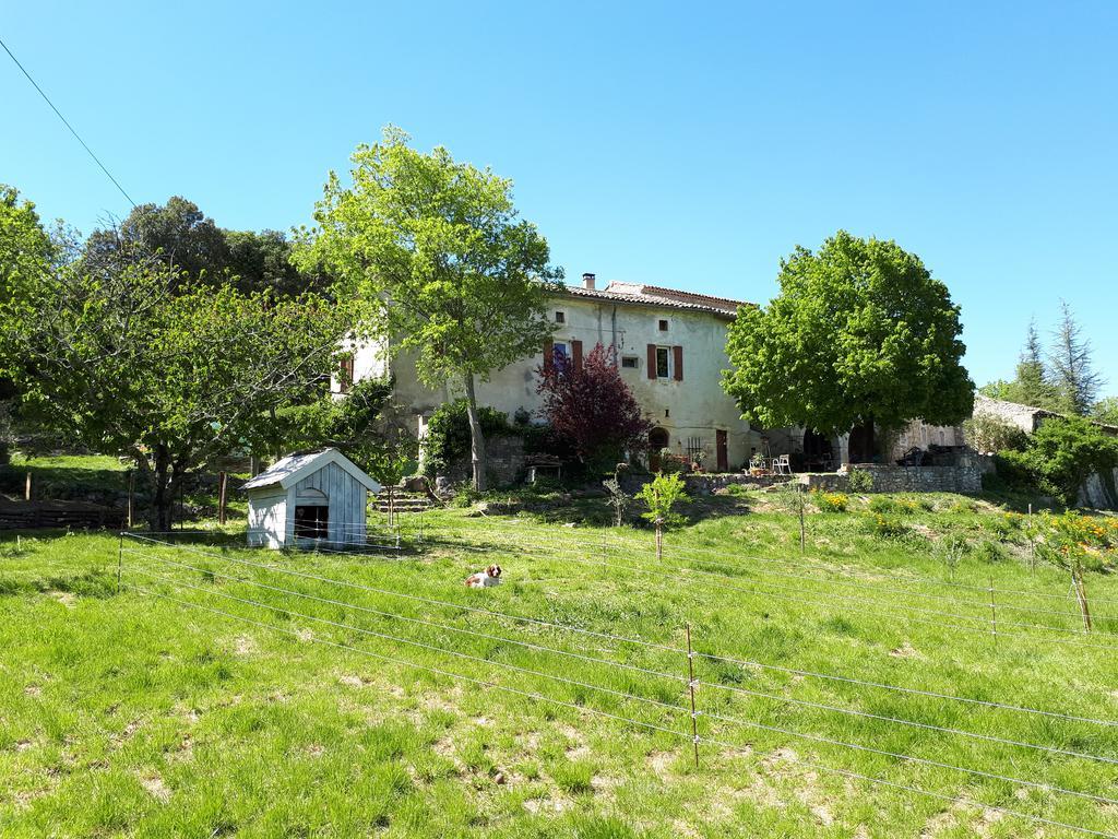 Gites La Ferme Accrochee A La Colline Lagorce  Exterior photo